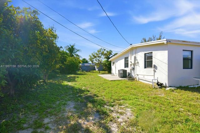 1400 NE 43rd Ct, Pompano Beach, FL 33064