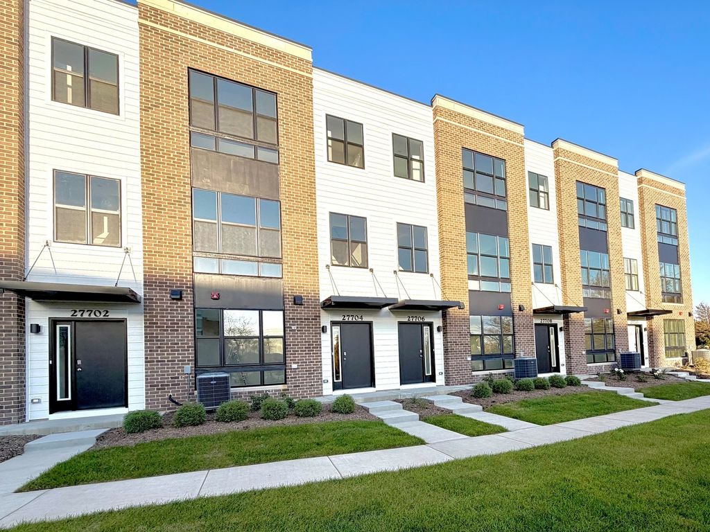 27680 Maecliff Drive, Warrenville, IL 60555 — exterior