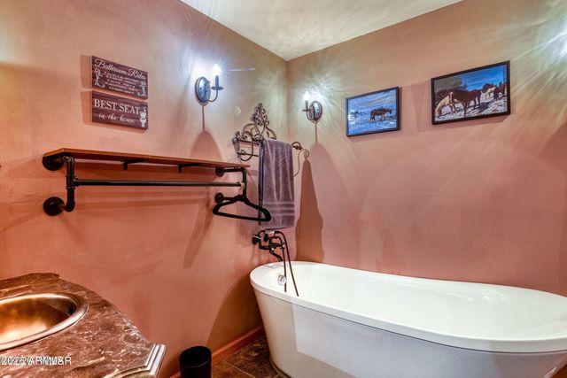 2137 GRAPHITE Road, Clay Springs, AZ 85923