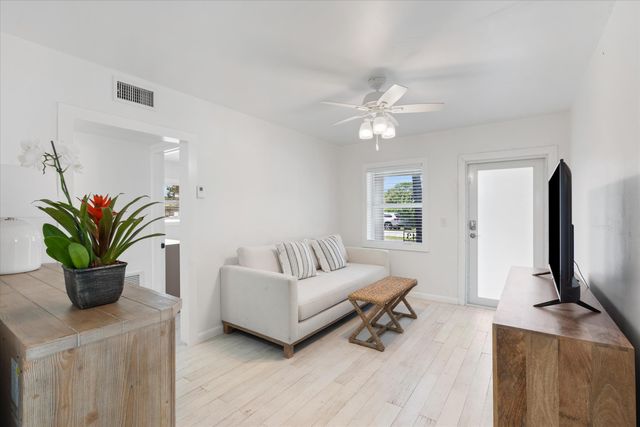 543 NE 3rd Avenue, Delray Beach, FL 33444