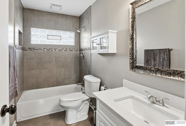 7107 S 78th Street, La Vista, NE 68128