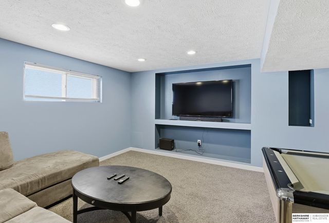 7107 S 78th Street, La Vista, NE 68128