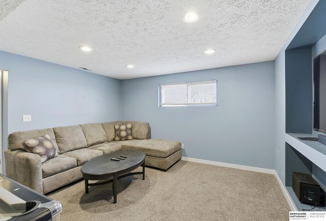 7107 S 78th Street, La Vista, NE 68128