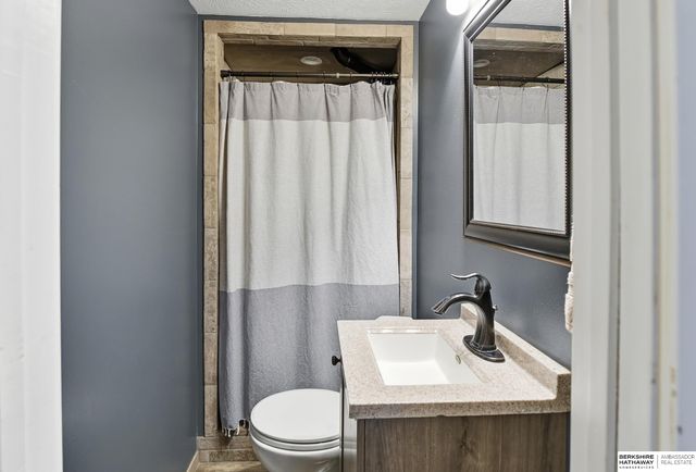 7107 S 78th Street, La Vista, NE 68128