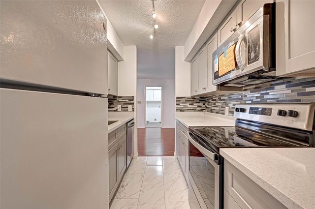 8101 Amelia Road 206, Houston, TX 77055