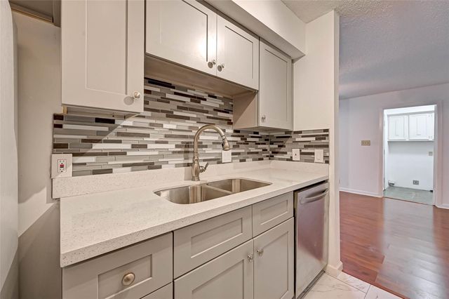 8101 Amelia Road 206, Houston, TX 77055