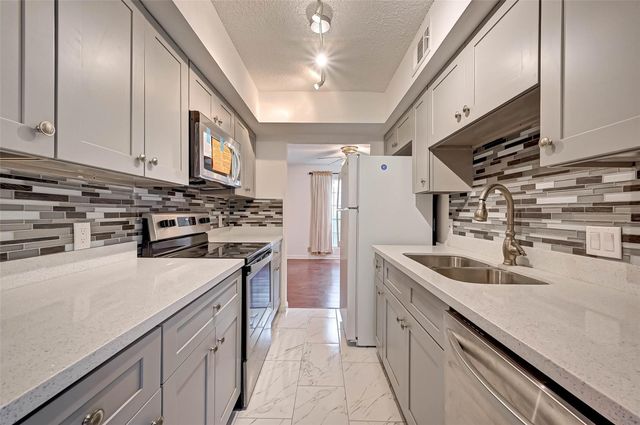 8101 Amelia Road 206, Houston, TX 77055