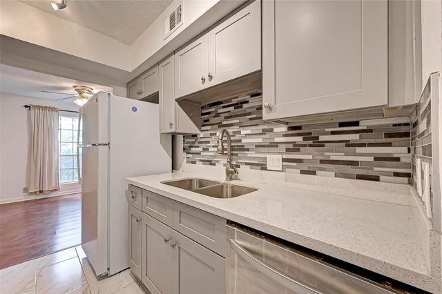 8101 Amelia Road 206, Houston, TX 77055