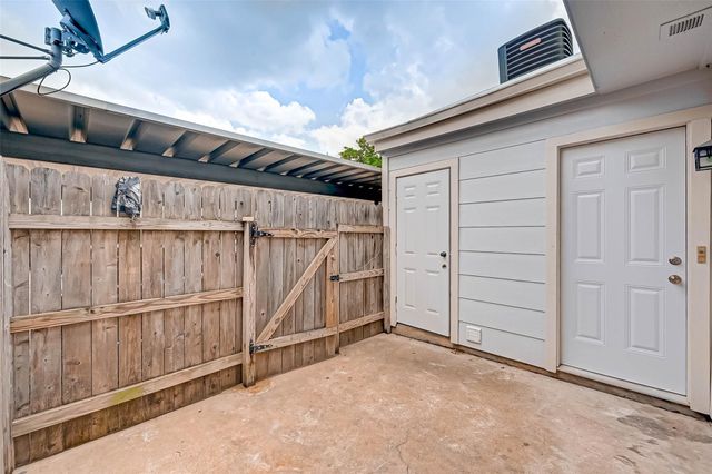 8101 Amelia Road 206, Houston, TX 77055