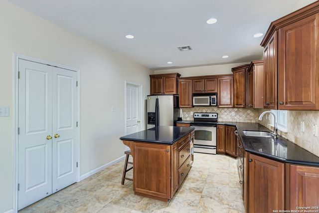 13607 Windy Creek, Helotes, TX 78023