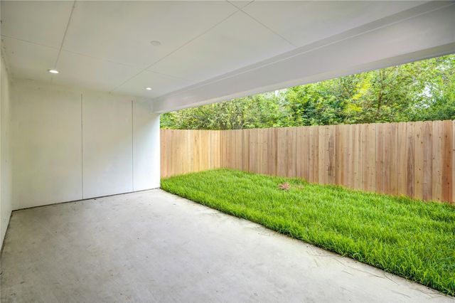4532 Creekmont Drive, Houston, TX 77091
