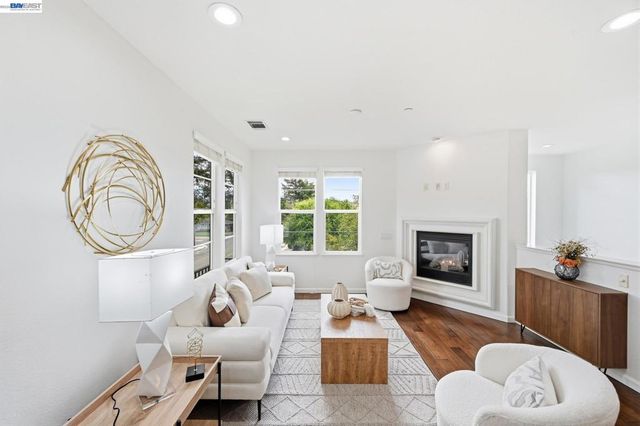 4822 Portola Redwood Ln, San Jose, CA 95124