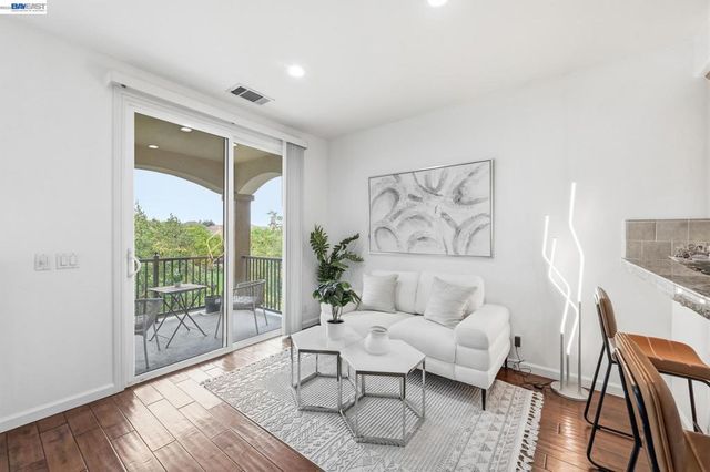 4822 Portola Redwood Ln, San Jose, CA 95124