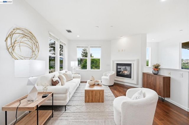 4822 Portola Redwood Ln, San Jose, CA 95124