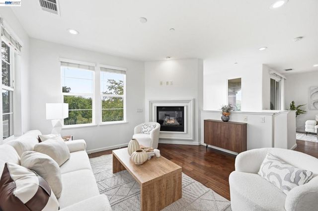 4822 Portola Redwood Ln, San Jose, CA 95124