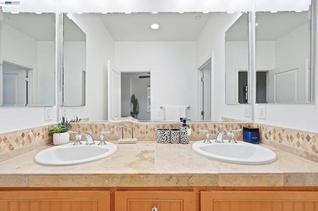 4822 Portola Redwood Ln, San Jose, CA 95124