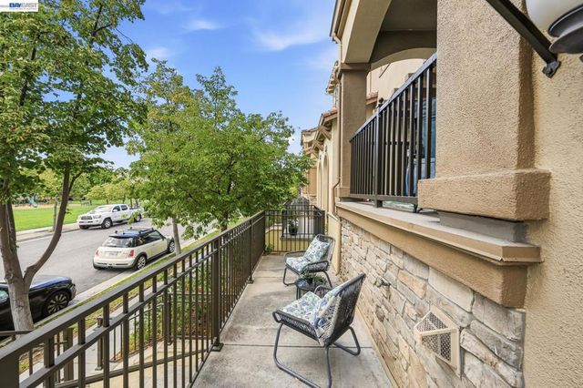 4822 Portola Redwood Ln, San Jose, CA 95124