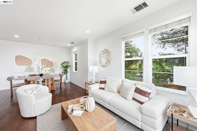 4822 Portola Redwood Ln, San Jose, CA 95124