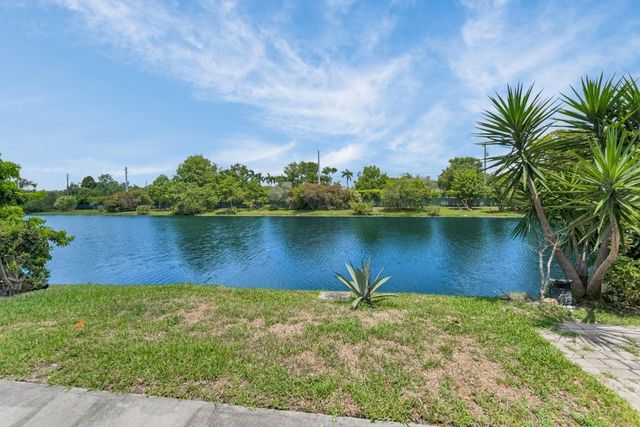 8829 Bella Vista Drive 282, Boca Raton, FL 33433