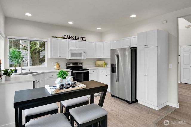 25052 SE 43rd Way, Sammamish, WA 98029