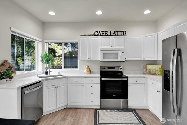 25052 SE 43rd Way, Sammamish, WA 98029