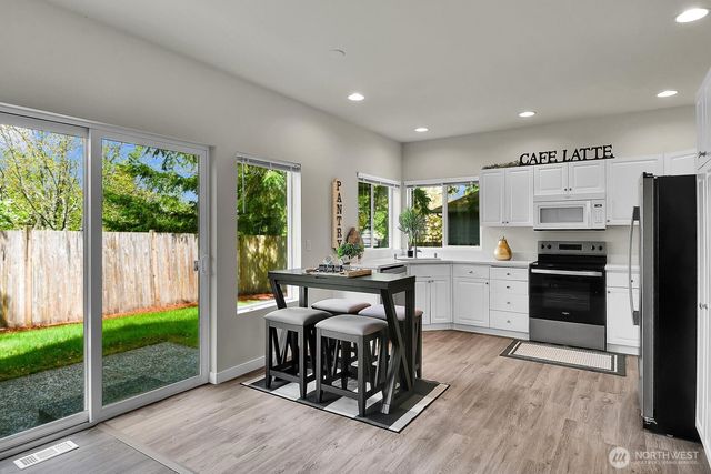 25052 SE 43rd Way, Sammamish, WA 98029