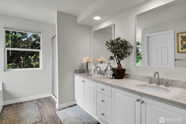 25052 SE 43rd Way, Sammamish, WA 98029