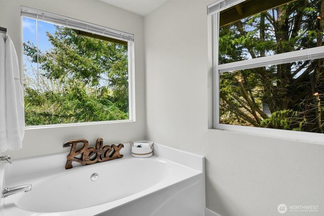 25052 SE 43rd Way, Sammamish, WA 98029