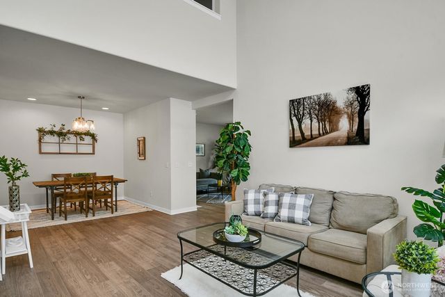 25052 SE 43rd Way, Sammamish, WA 98029
