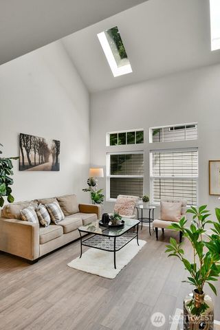 25052 SE 43rd Way, Sammamish, WA 98029