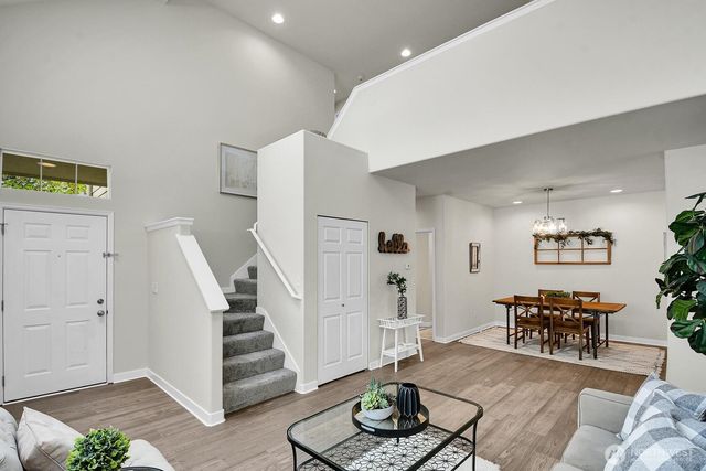 25052 SE 43rd Way, Sammamish, WA 98029