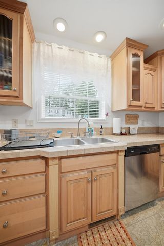 10 Nolet Avenue, Salem, NH 03079