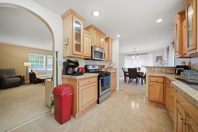10 Nolet Avenue, Salem, NH 03079