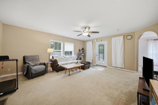 10 Nolet Avenue, Salem, NH 03079
