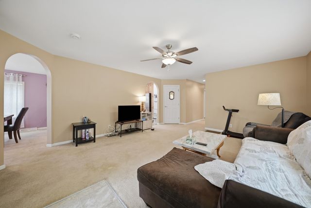 10 Nolet Avenue, Salem, NH 03079