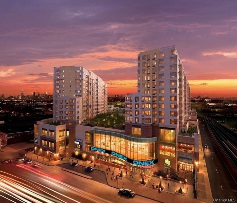 40-28 college point Boulevard 1805, Flushing, NY 11354