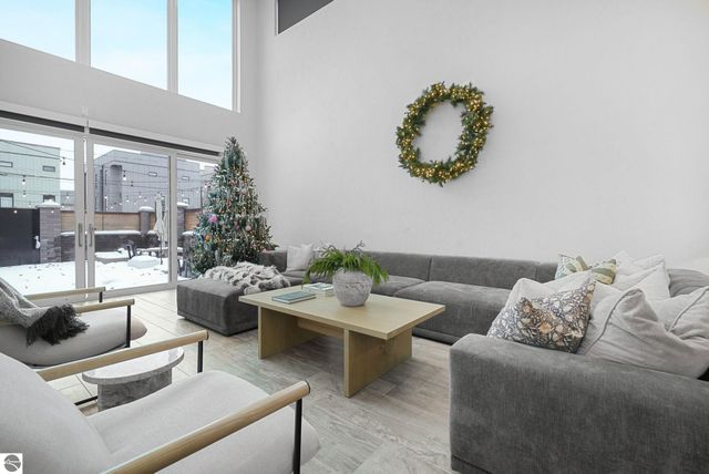 124 N Oak Street, Traverse City, MI 49684