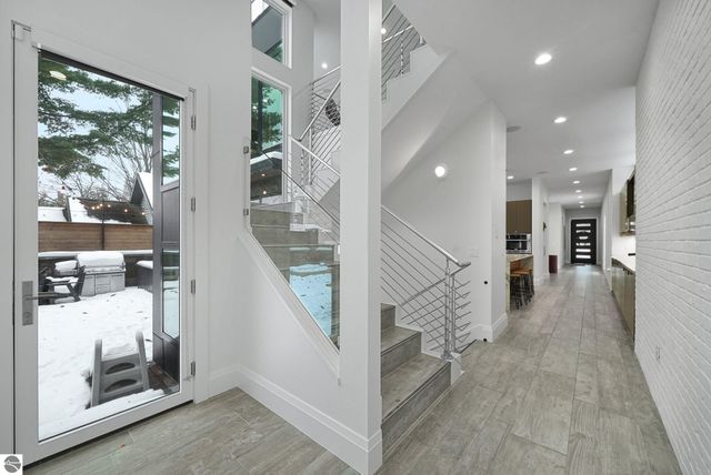 124 N Oak Street, Traverse City, MI 49684