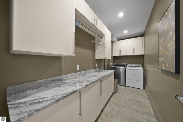 124 N Oak Street, Traverse City, MI 49684