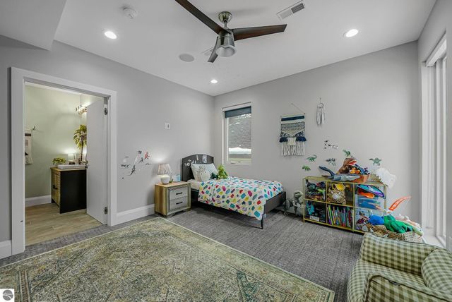 124 N Oak Street, Traverse City, MI 49684