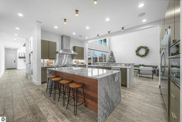 124 N Oak Street, Traverse City, MI 49684