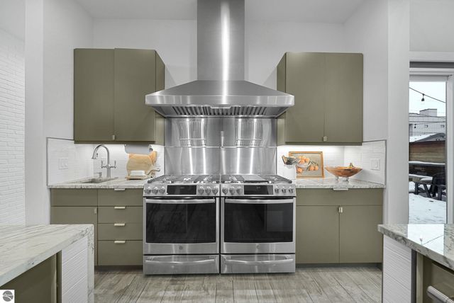 124 N Oak Street, Traverse City, MI 49684