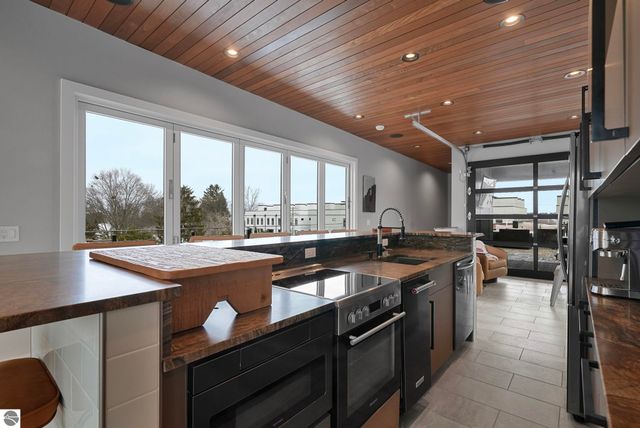 124 N Oak Street, Traverse City, MI 49684