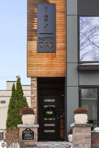 124 N Oak Street, Traverse City, MI 49684