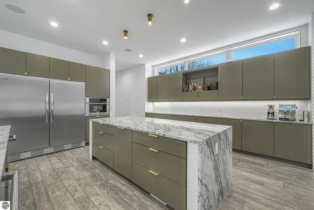 124 N Oak Street, Traverse City, MI 49684