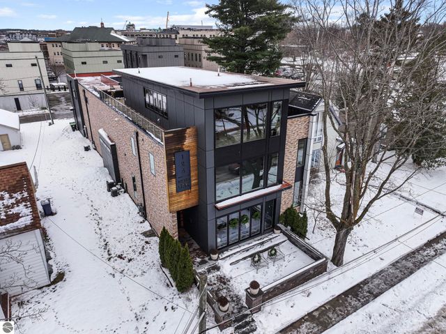 124 N Oak Street, Traverse City, MI 49684