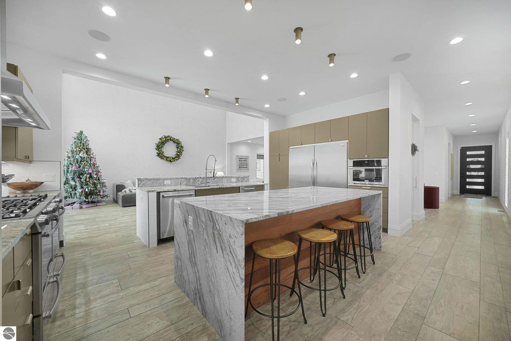 Image 3 of property listing at 124 N Oak Street, Traverse City, MI 49684