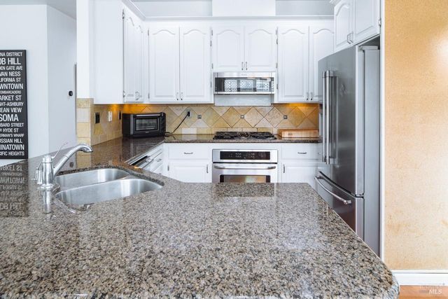 810 Wine Ct, Petaluma, CA 94954