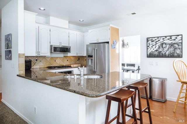 810 Wine Ct, Petaluma, CA 94954