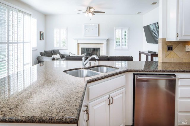 810 Wine Ct, Petaluma, CA 94954